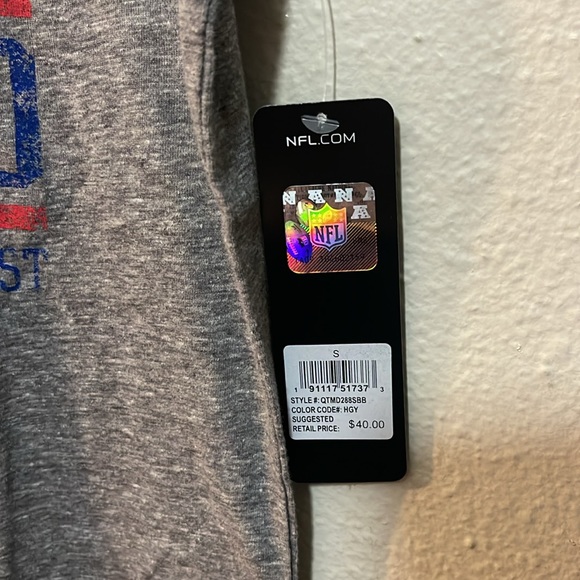 🎄🎄Men’s Buffalo Bills T-shirt, size small new tags - Picture 2 of 3